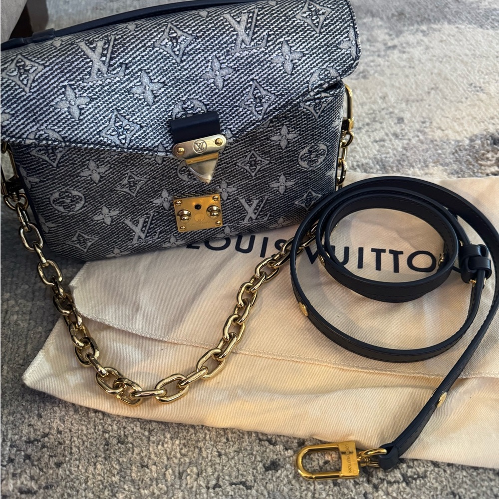 LOUIS VUITTON Pochette Metis EW Bag Coated Canvas
Leather Navy